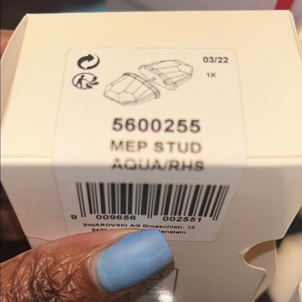 Elegant Blue Gemstone Earring - Picture 2 of 3